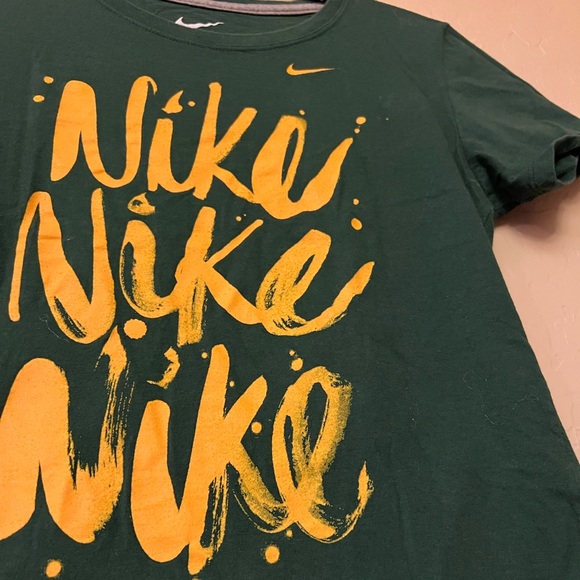 Nike Slim Fit Dark Forest Green Graphic T-Shirt - Picture 5 of 8